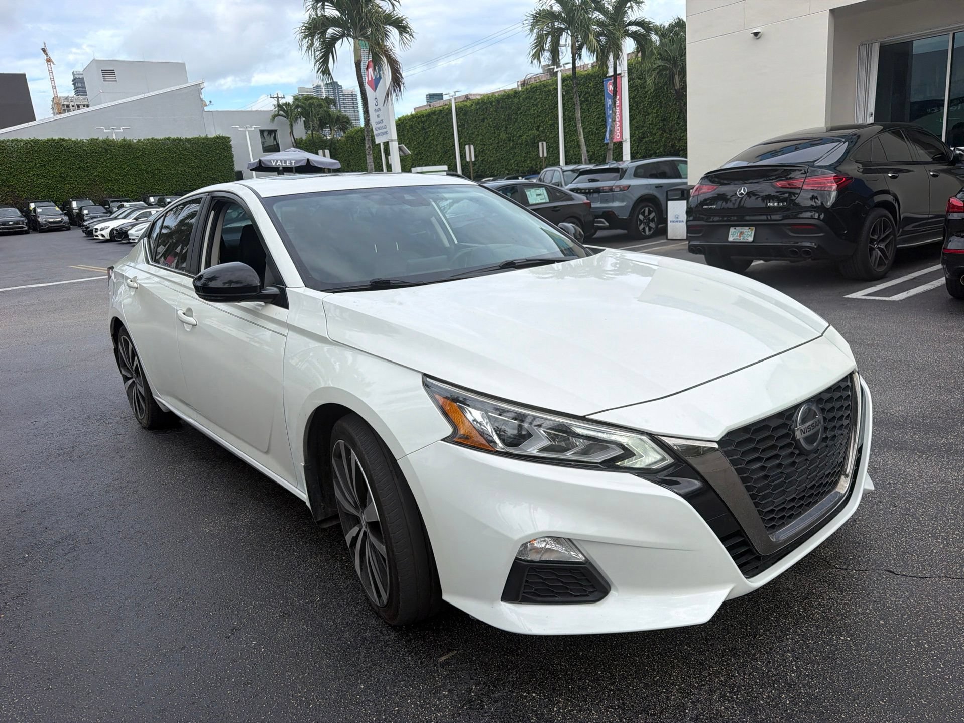Used 2021 Nissan Altima 2.5 SR w/ SR Premium Package FWD image 4