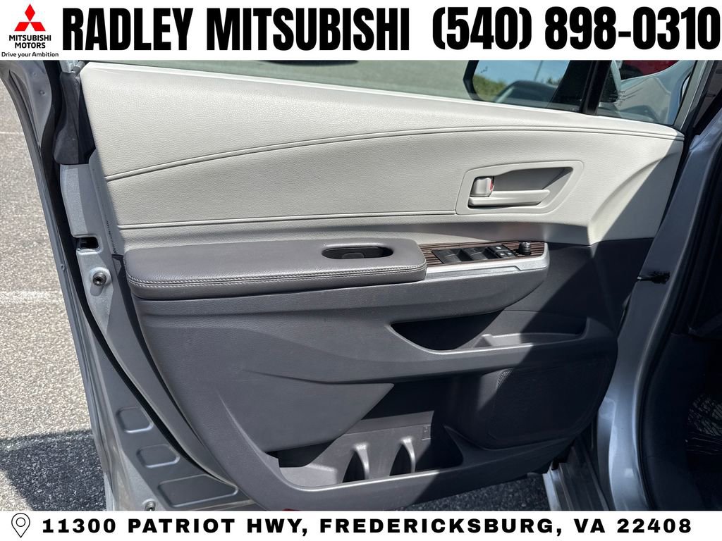 Used 2021 Toyota Sienna LE w/ LE Plus Package image 5