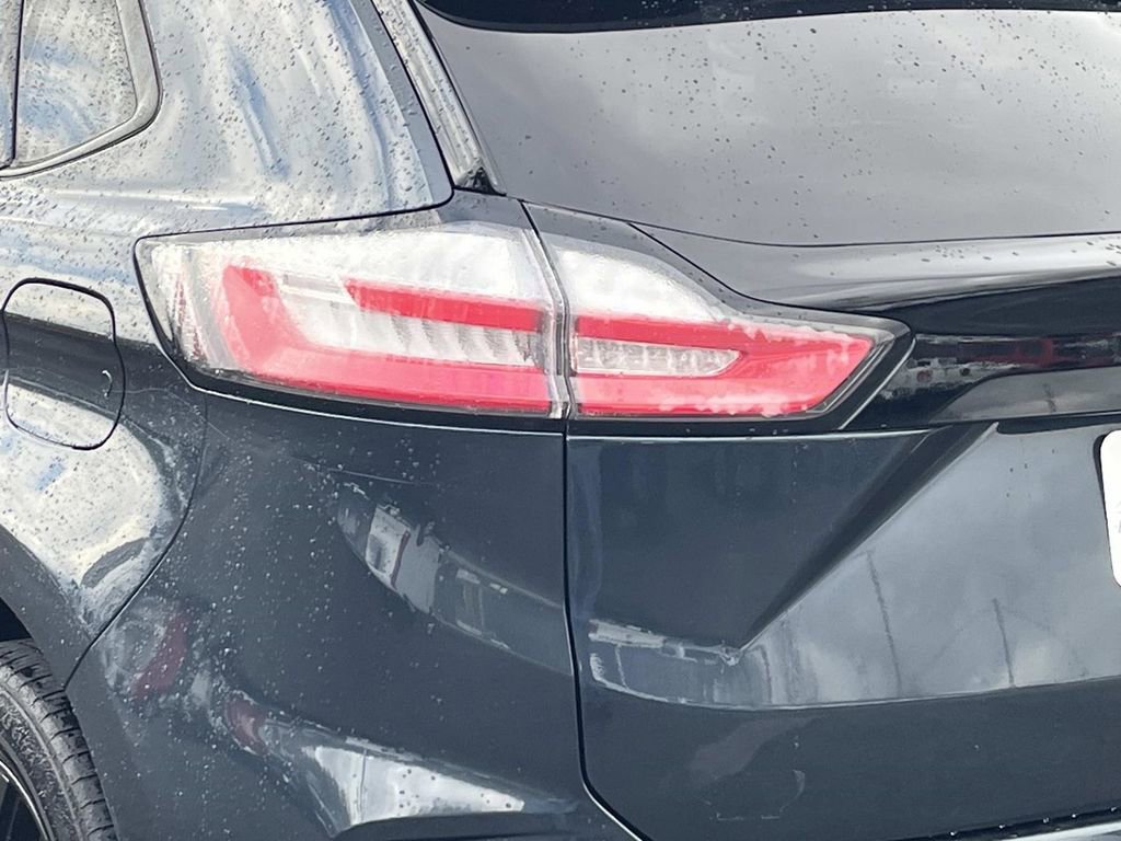 Used 2022 Ford Edge SE w/ Black Appearance Package image 5