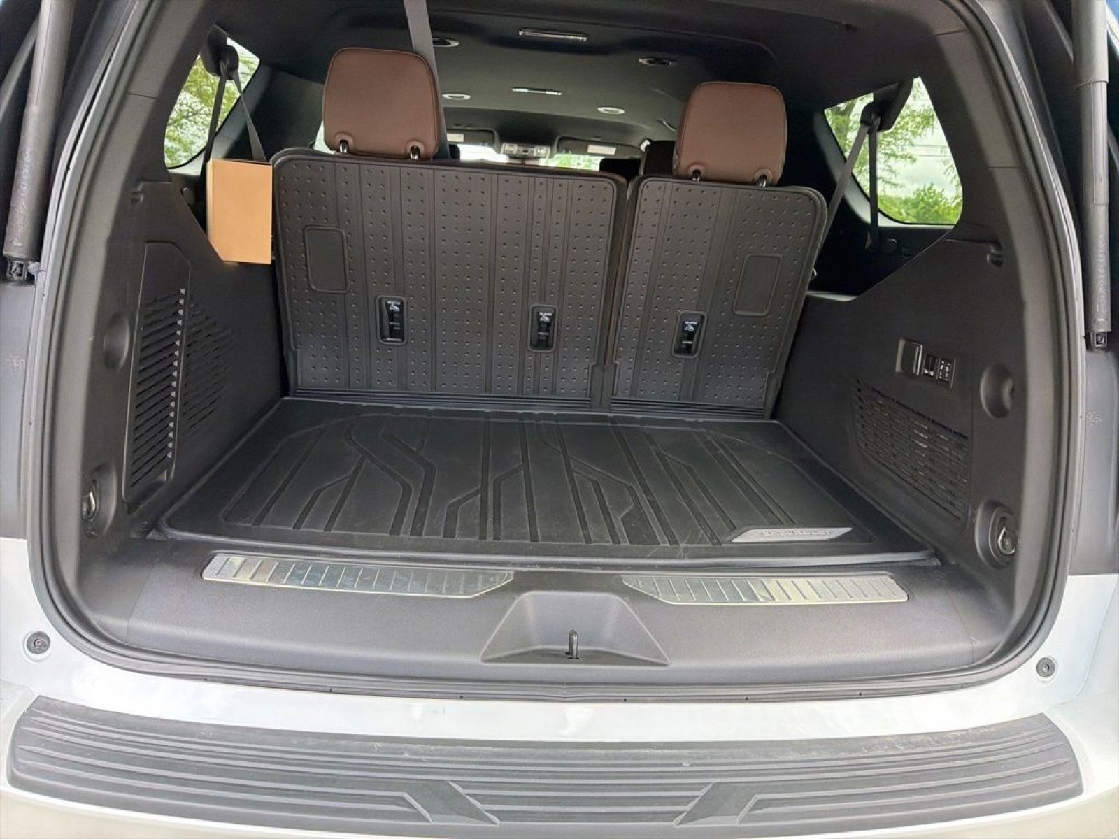 Used 2024 Chevrolet Suburban High Country w/ Advanced Technology Package AWD/4WD image 13