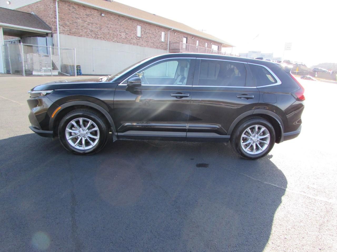 Used 2023 Honda CR-V EX image 4