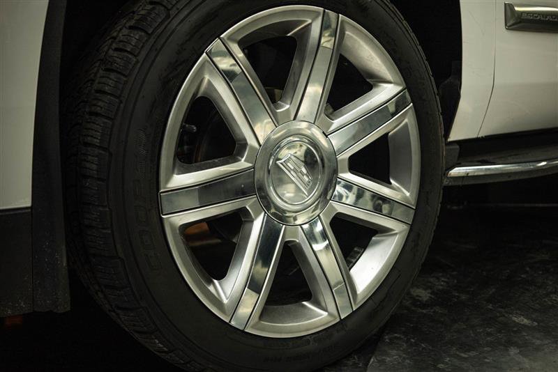 Used 2019 Cadillac Escalade Luxury AWD/4WD image 3