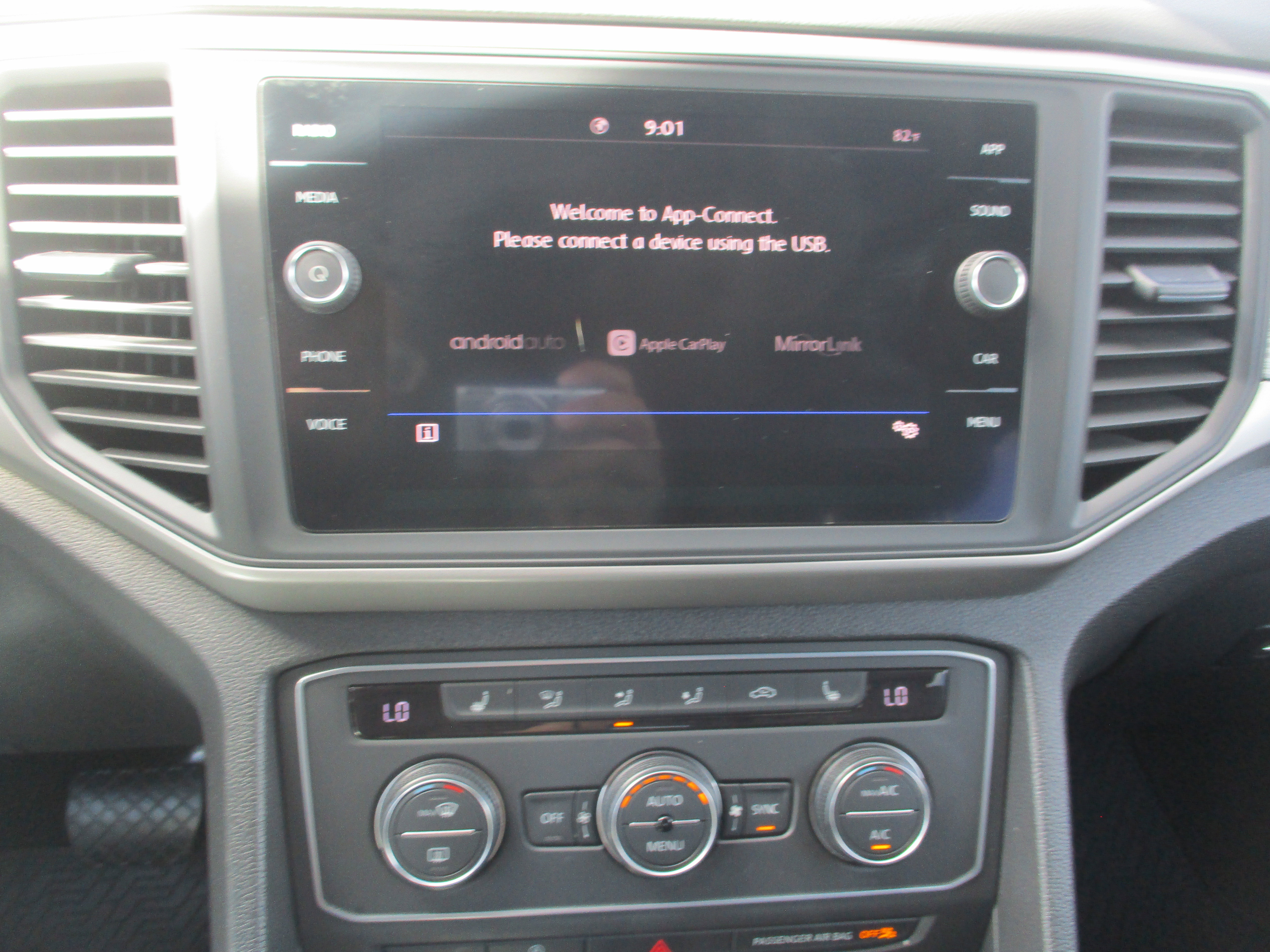 Used 2020 Volkswagen Atlas Cross Sport SE image 21