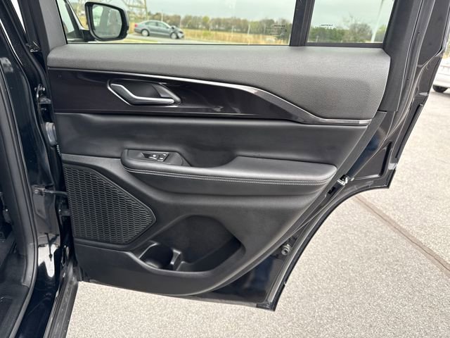 Used 2023 Jeep Grand Cherokee Altitude image 16