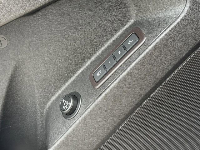 Used 2020 Chevrolet Equinox Premier FWD image 23