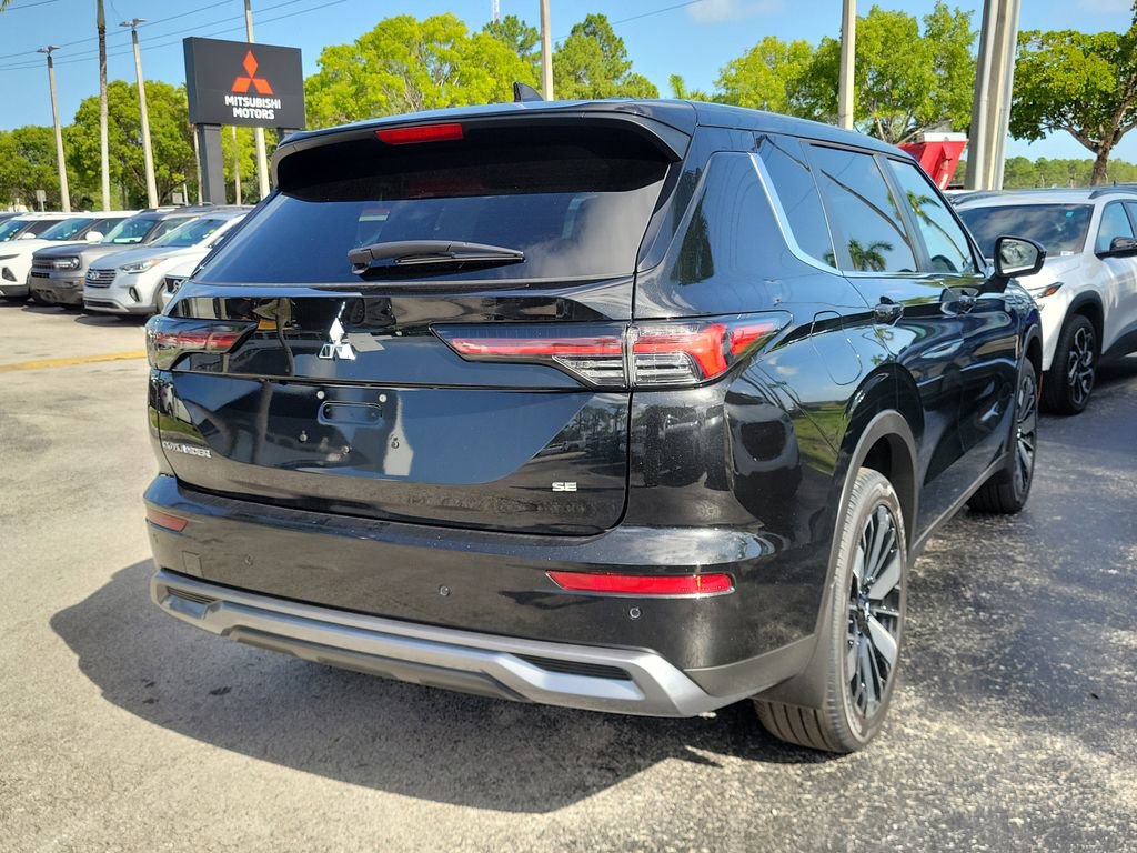 New 2025 Mitsubishi Outlander SE image 4