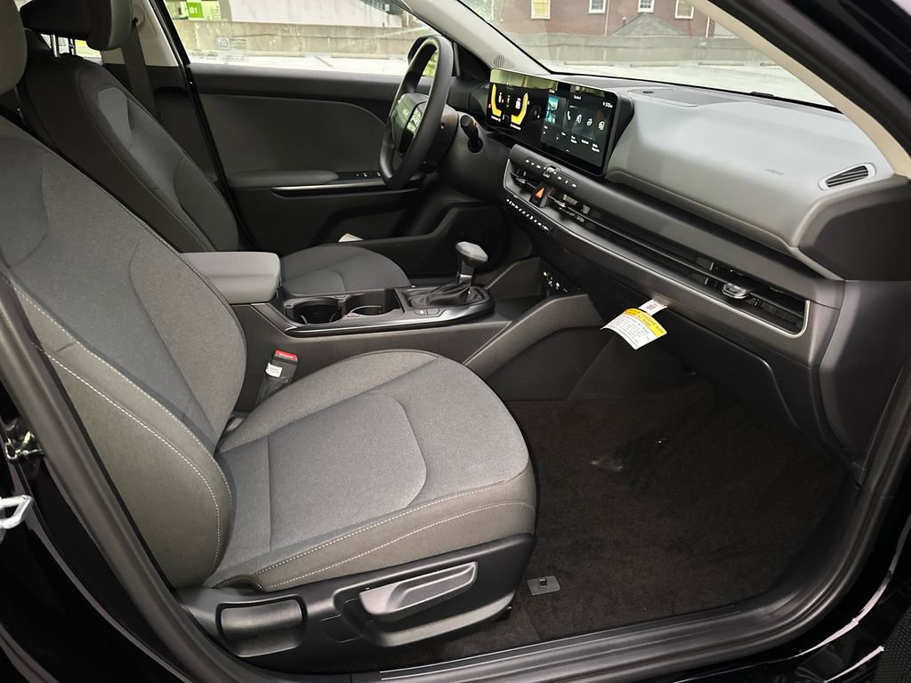 New 2025 Kia K4 LXS image 8