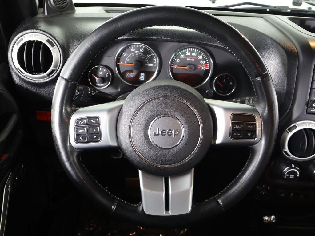 Used 2014 Jeep Wrangler Unlimited Rubicon AWD/4WD image 32