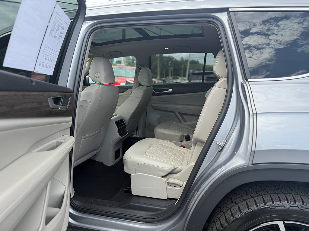 Used 2024 Volkswagen Atlas SEL Premium R-Line AWD/4WD image 11