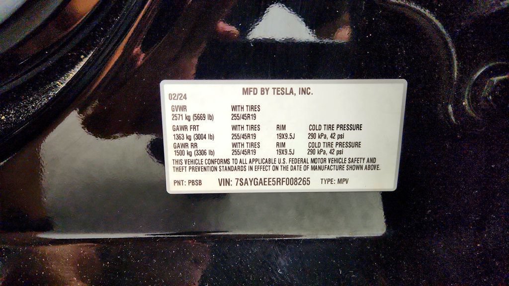 Used 2024 Tesla Model Y Long Range AWD/4WD image 24