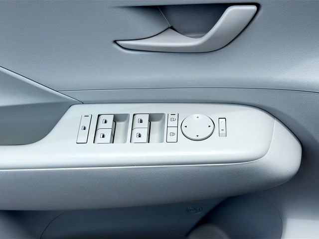 Certified 2025 Hyundai Kona SEL FWD image 18
