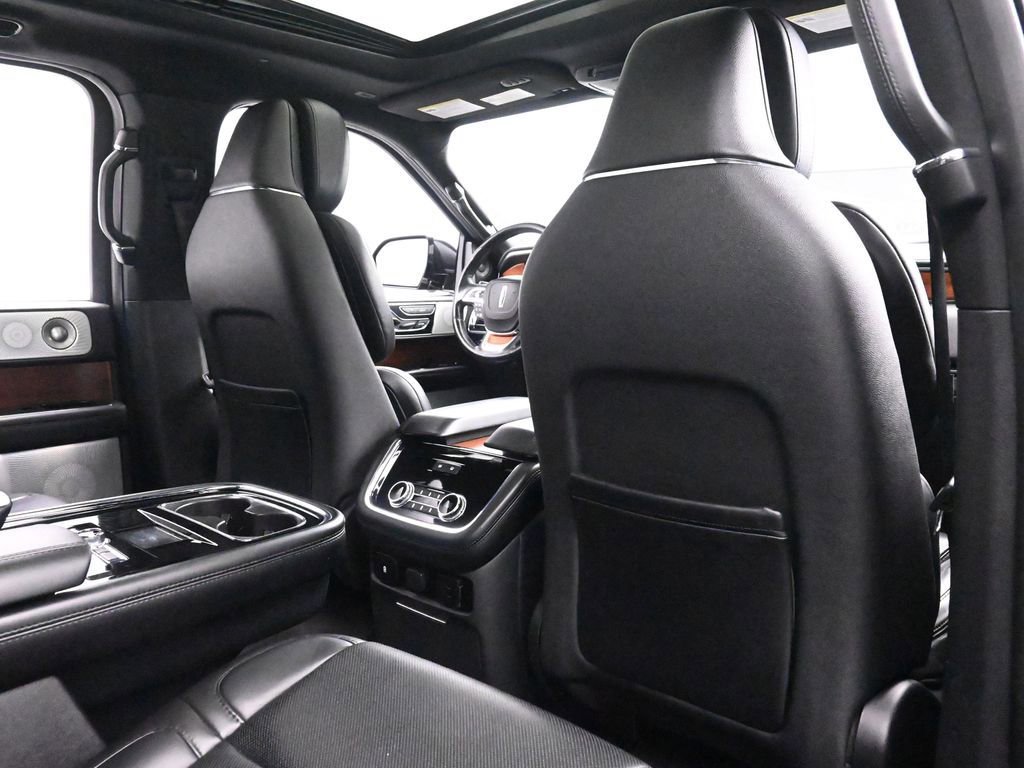 Used 2020 Lincoln Navigator Reserve w/ Luxury Package image 23