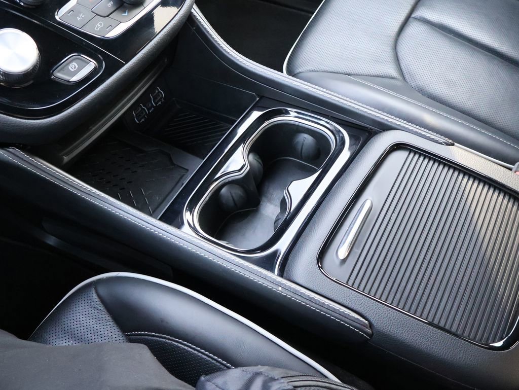 Used 2025 Chrysler Pacifica Limited image 29