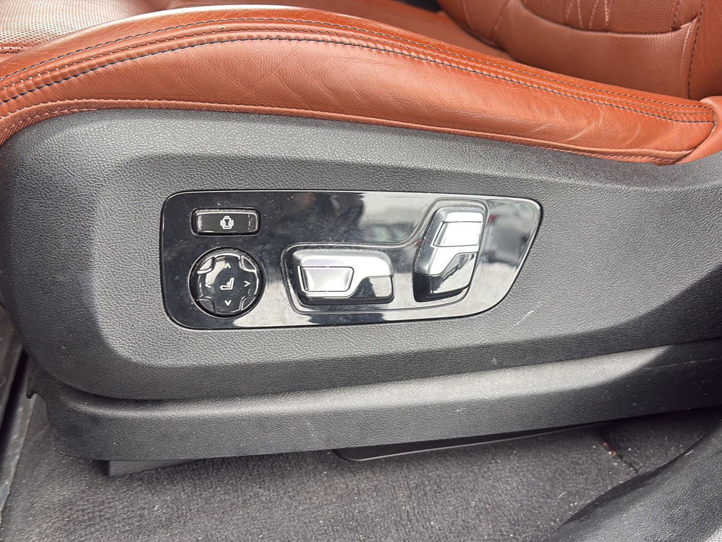 Used 2021 BMW X5 M50i w/ Executive Package AWD/4WD image 13