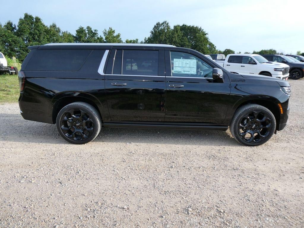 New 2026 Chevrolet Suburban High Country AWD/4WD image 3