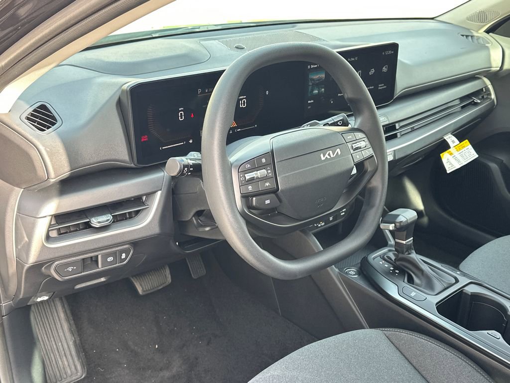 New 2025 Kia K4 LXS image 18