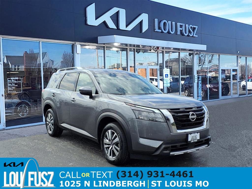 Used 2025 Nissan Pathfinder SL image 1