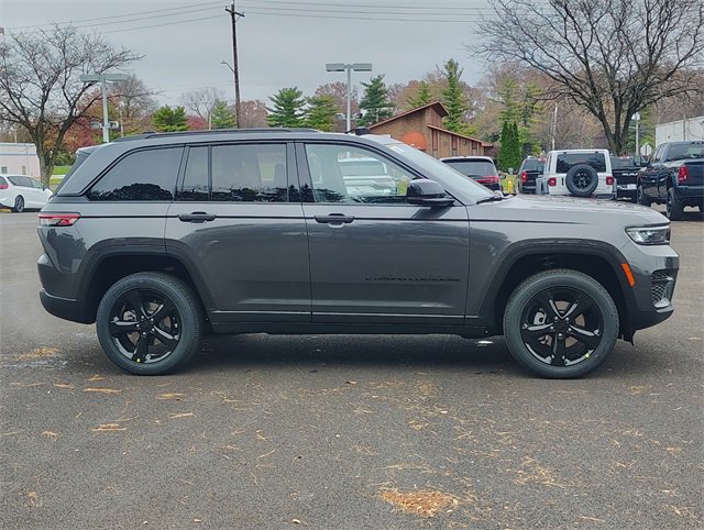 New 2025 Jeep Grand Cherokee Altitude image 7