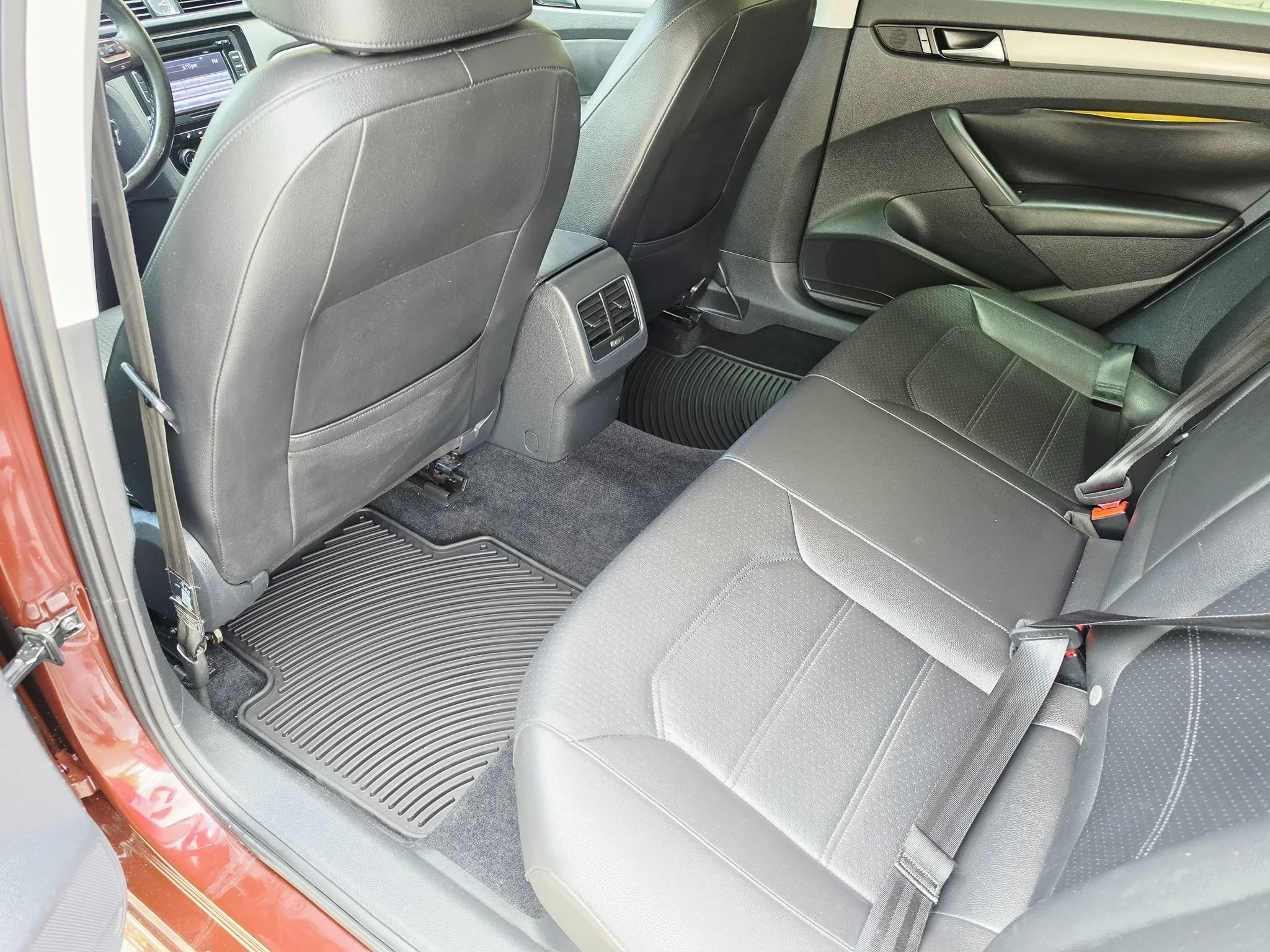 Used 2014 Volkswagen Passat TDI SE FWD image 10