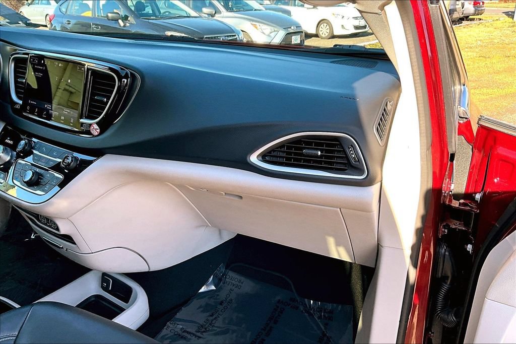 Used 2023 Chrysler Pacifica Touring-L FWD image 20