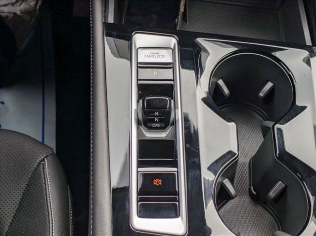 Used 2025 Volkswagen Atlas SE image 16