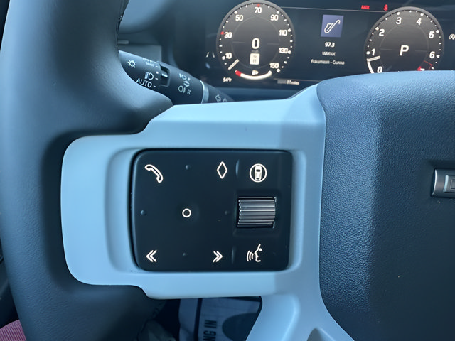 Certified 2025 Land Rover Defender 110 X-Dynamic SE AWD/4WD image 25