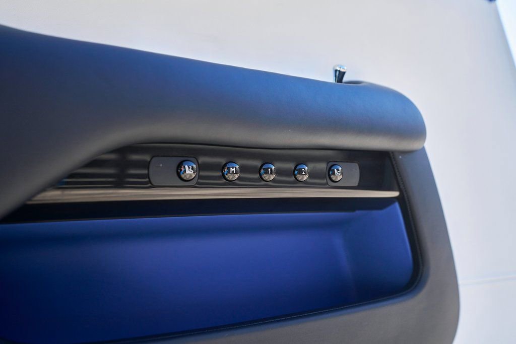 Used 2020 Rolls-Royce Wraith image 32