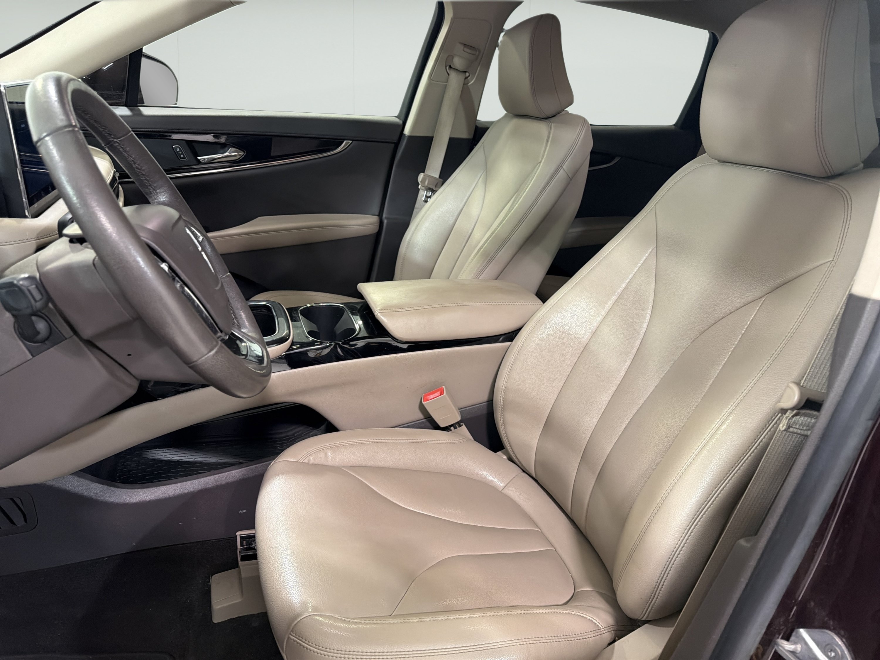 Used 2022 Lincoln Nautilus FWD image 9
