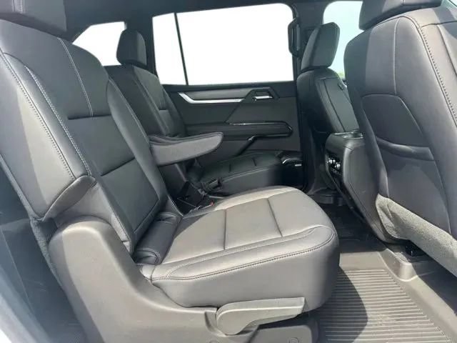 New 2027 GMC Acadia Elevation w/ Black Edition AWD/4WD image 17