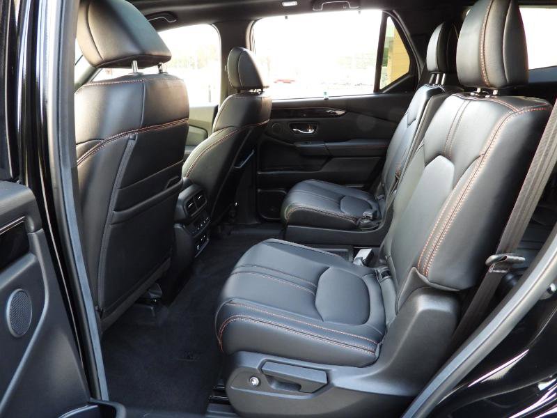 Used 2025 Honda Pilot TrailSport image 39