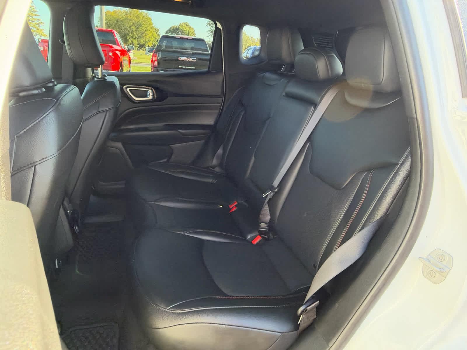 Used 2025 Jeep Compass Trailhawk AWD/4WD image 25