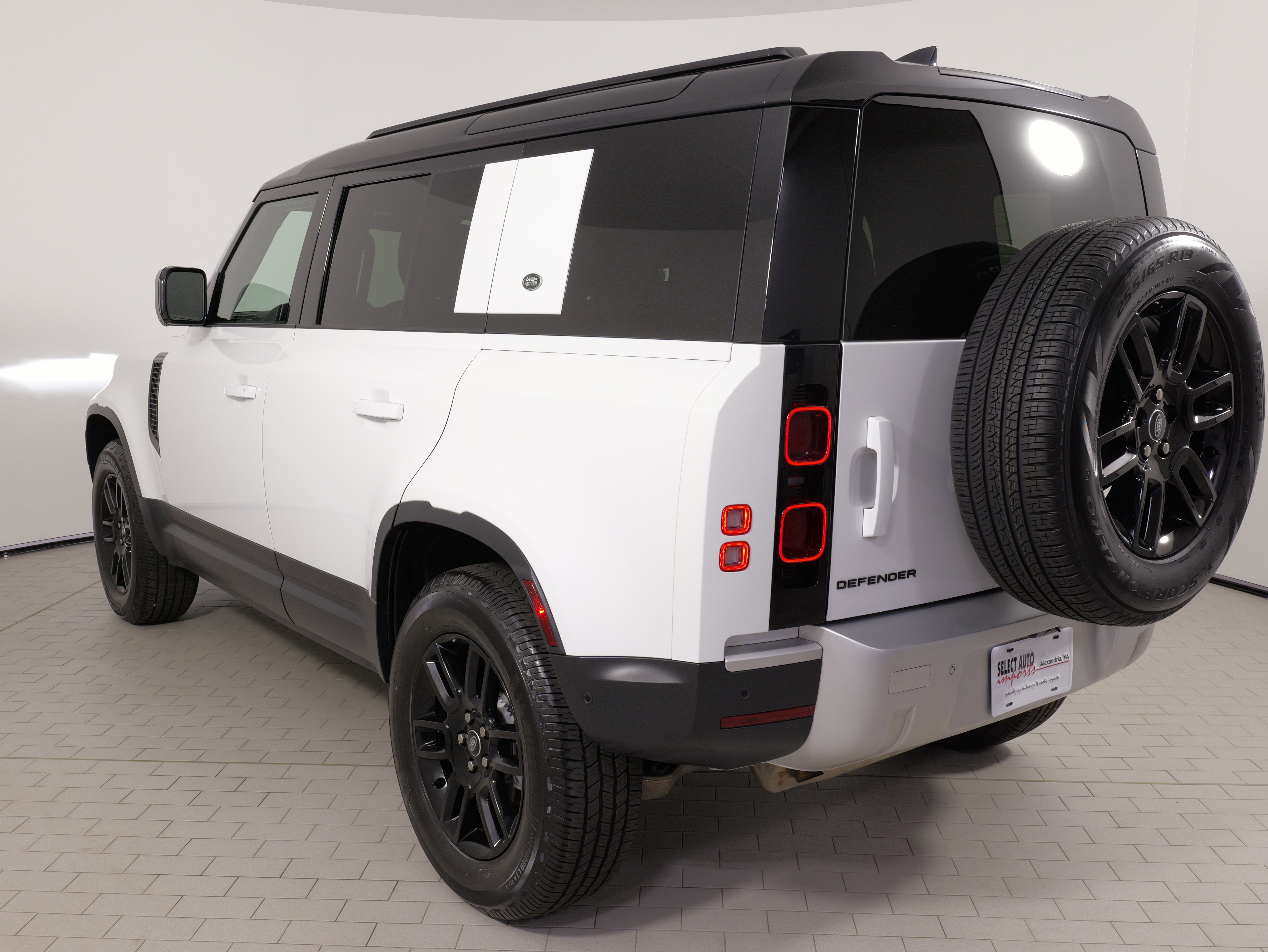 Used 2023 Land Rover Defender 110 S AWD/4WD image 16