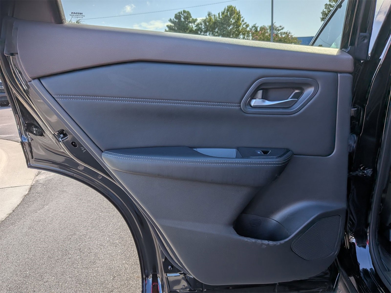 Used 2023 Nissan Rogue SL image 27