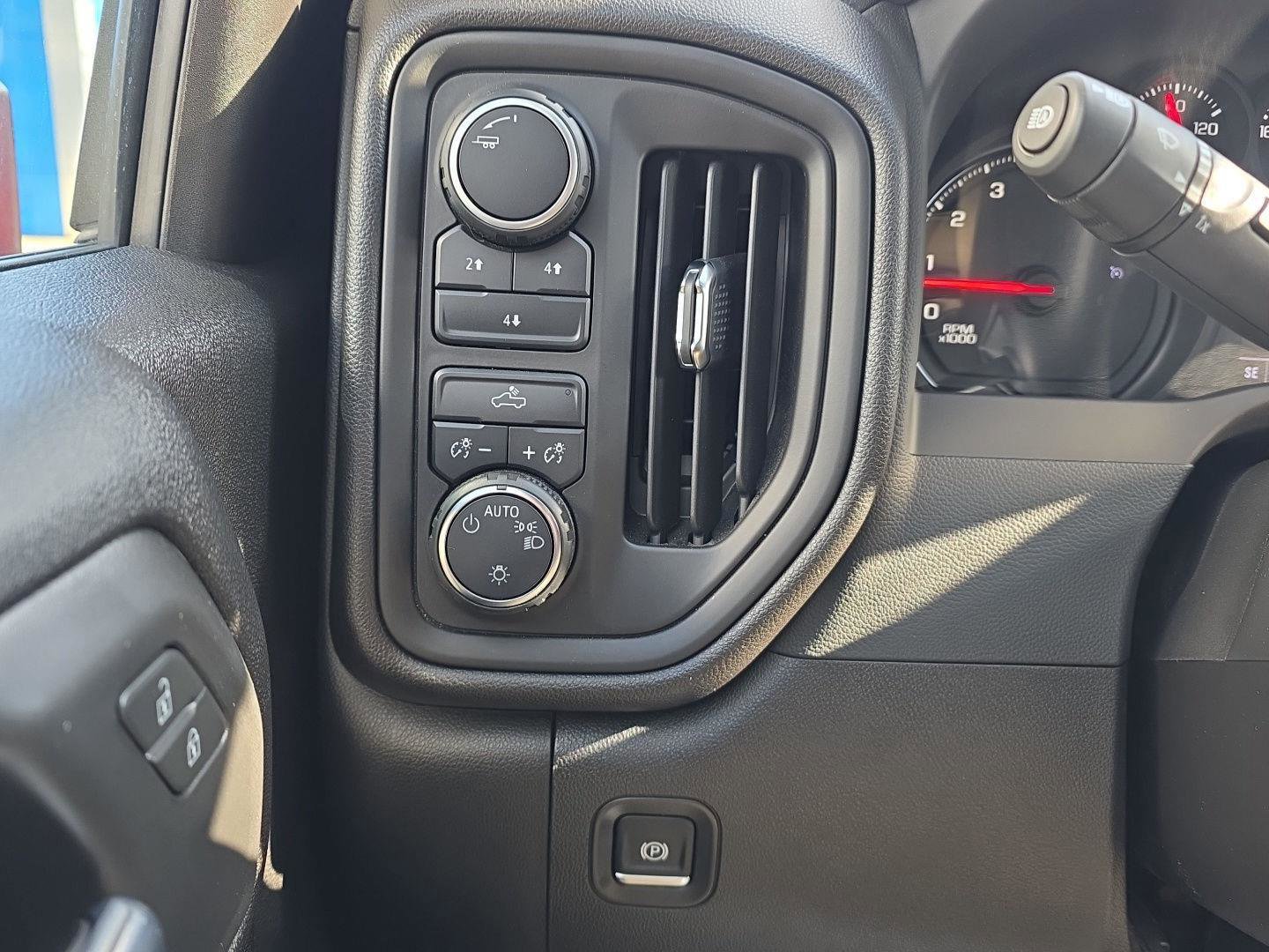 Used 2025 Chevrolet Silverado 2500 Custom image 19