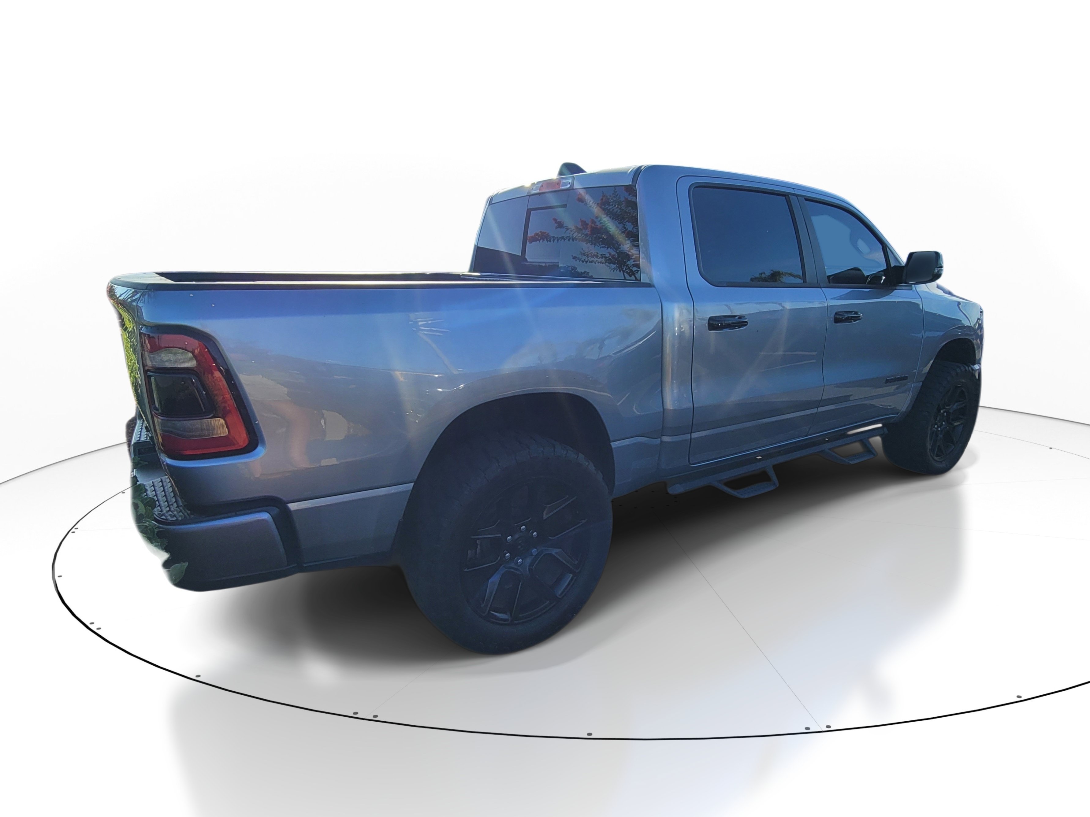 Used 2024 RAM 1500 Laramie AWD/4WD image 4