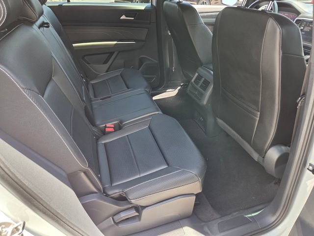 Used 2022 Volkswagen Atlas Cross Sport SE FWD image 14