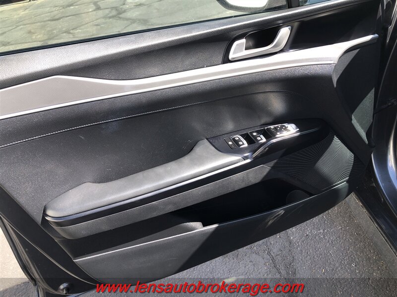 Used 2022 Kia K5 LXS FWD image 9