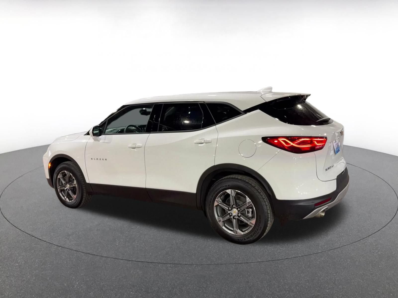 Used 2026 Chevrolet Blazer LT AWD/4WD image 9