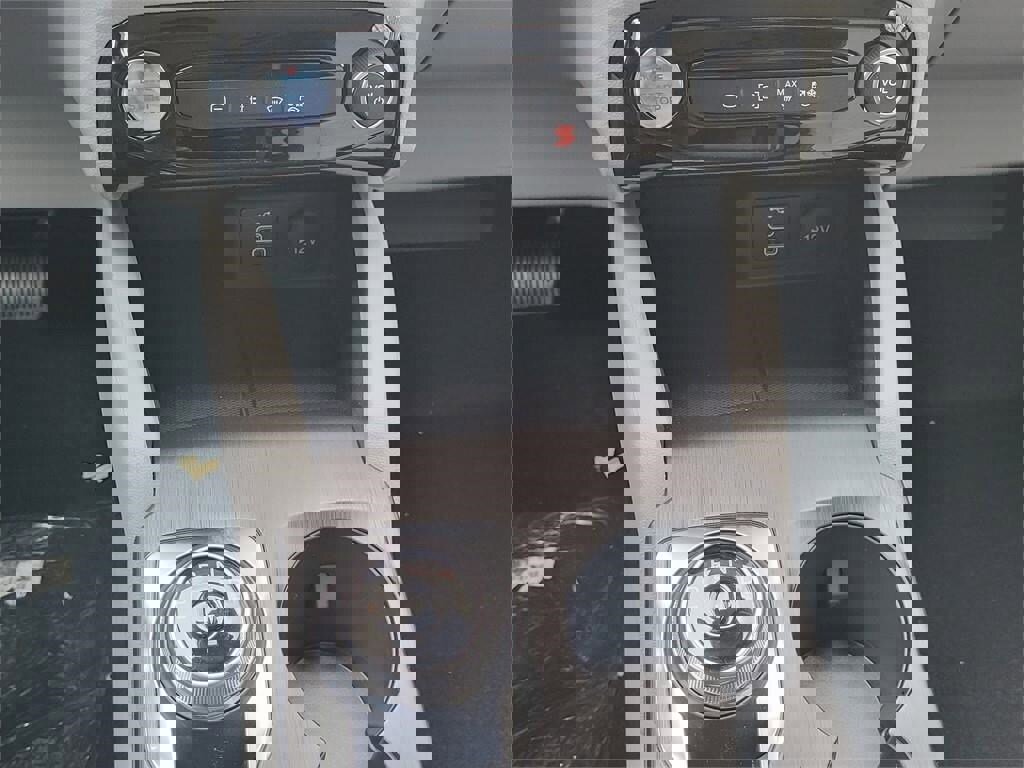 New 2024 Ford Escape SE image 44