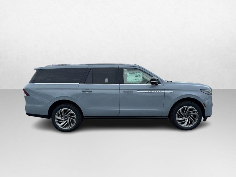 New 2025 Lincoln Navigator L Reserve image 4
