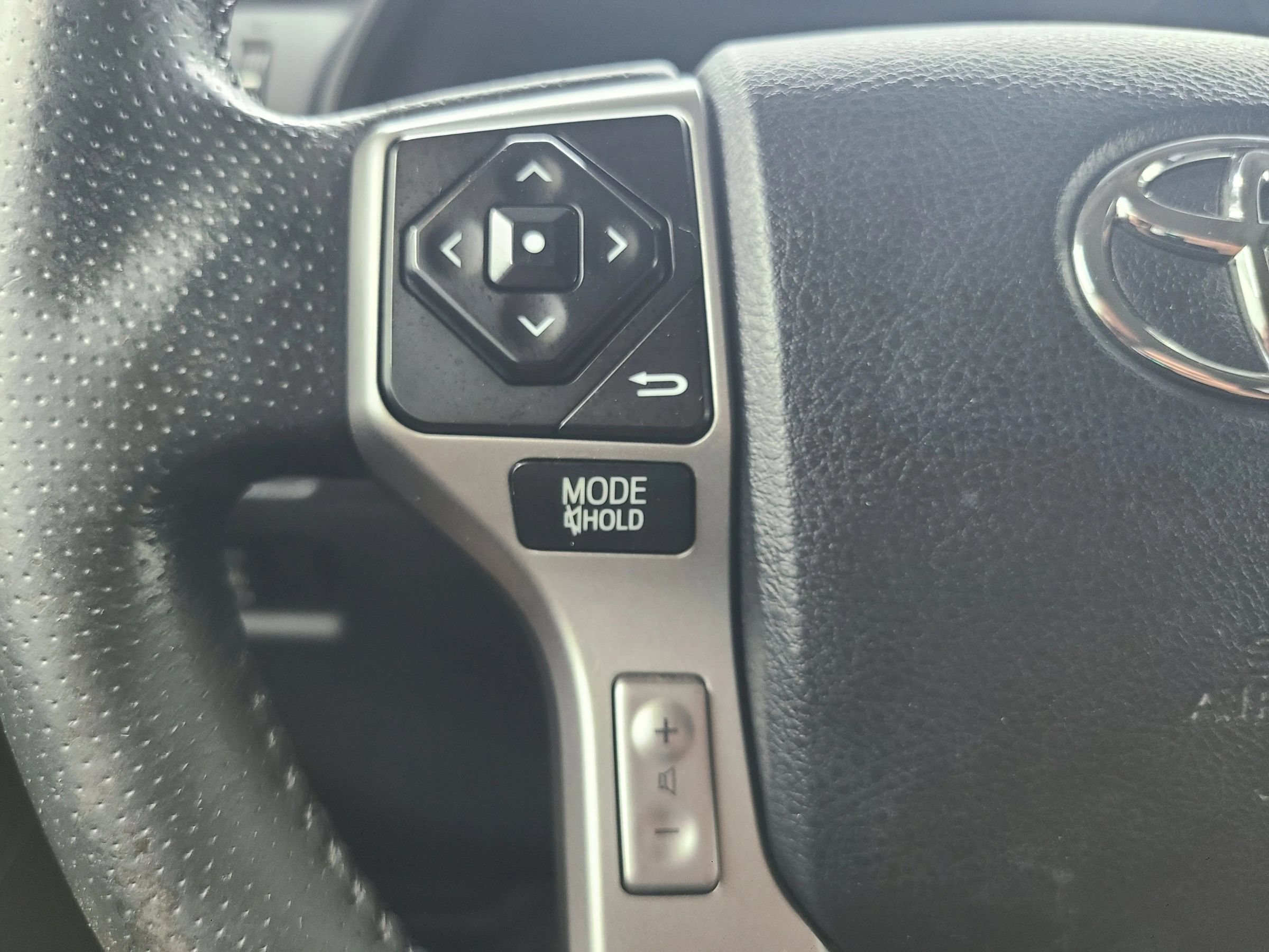 Used 2017 Toyota 4Runner SR5 AWD/4WD image 29