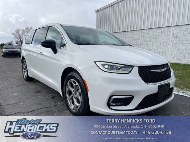 Used 2024 Chrysler Pacifica Limited