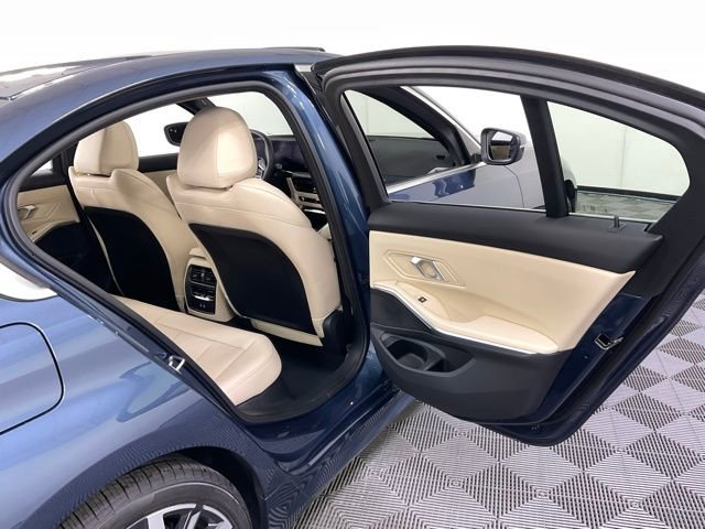 Certified 2025 BMW 330i xDrive Sedan w/ Premium Package AWD/4WD image 36