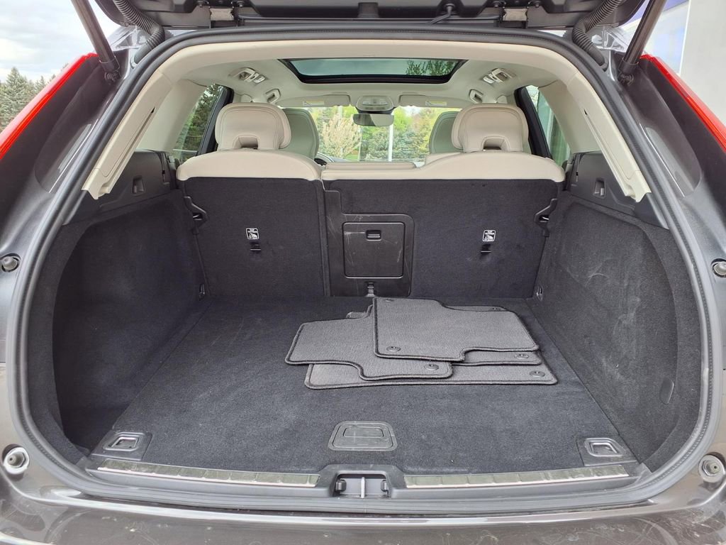 Certified 2024 Volvo XC60 B5 Plus AWD/4WD image 24