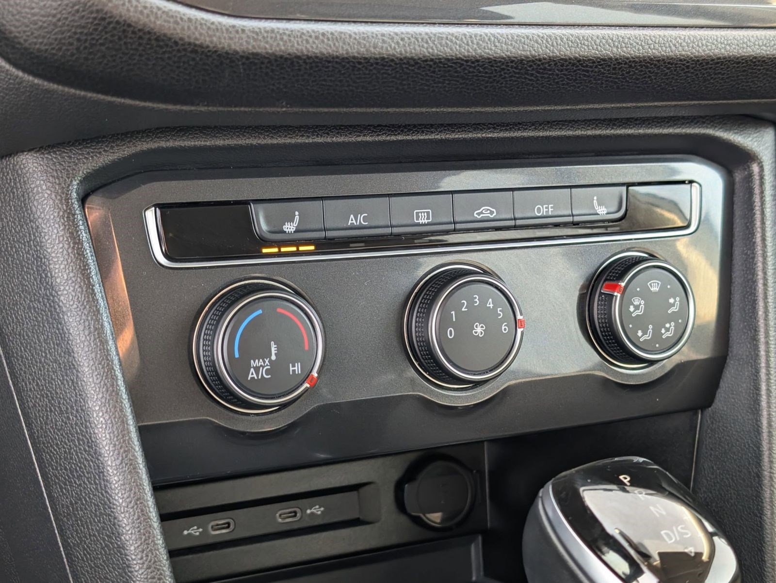 Used 2024 Volkswagen Tiguan SE image 20