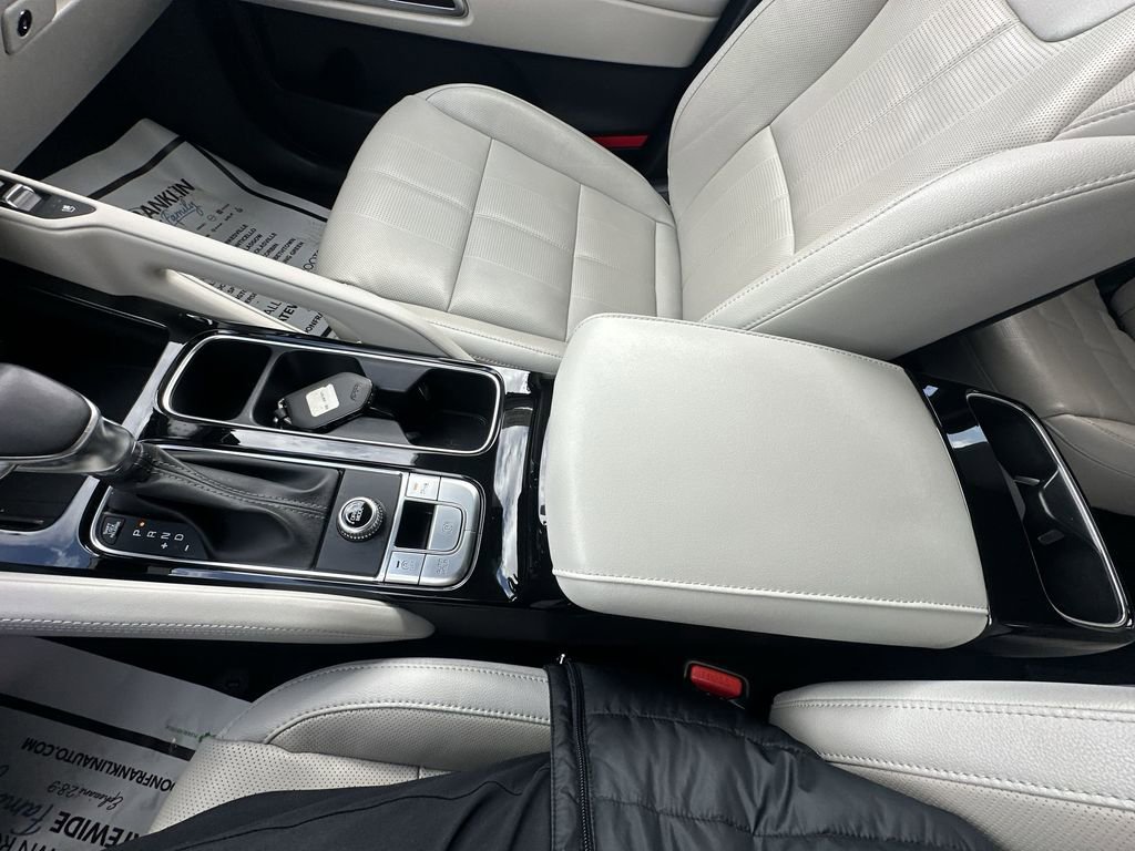 Used 2024 Kia Telluride EX w/ EX Captain's Chair Package image 27