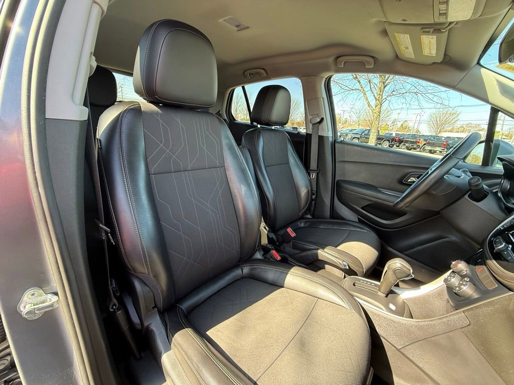 Used 2020 Chevrolet Trax LT w/ LT Convenience Package FWD image 26
