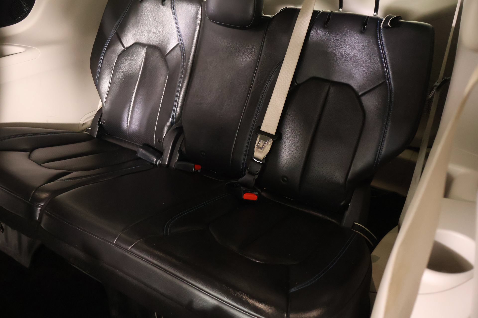 Used 2021 Chrysler Pacifica Touring-L FWD image 14