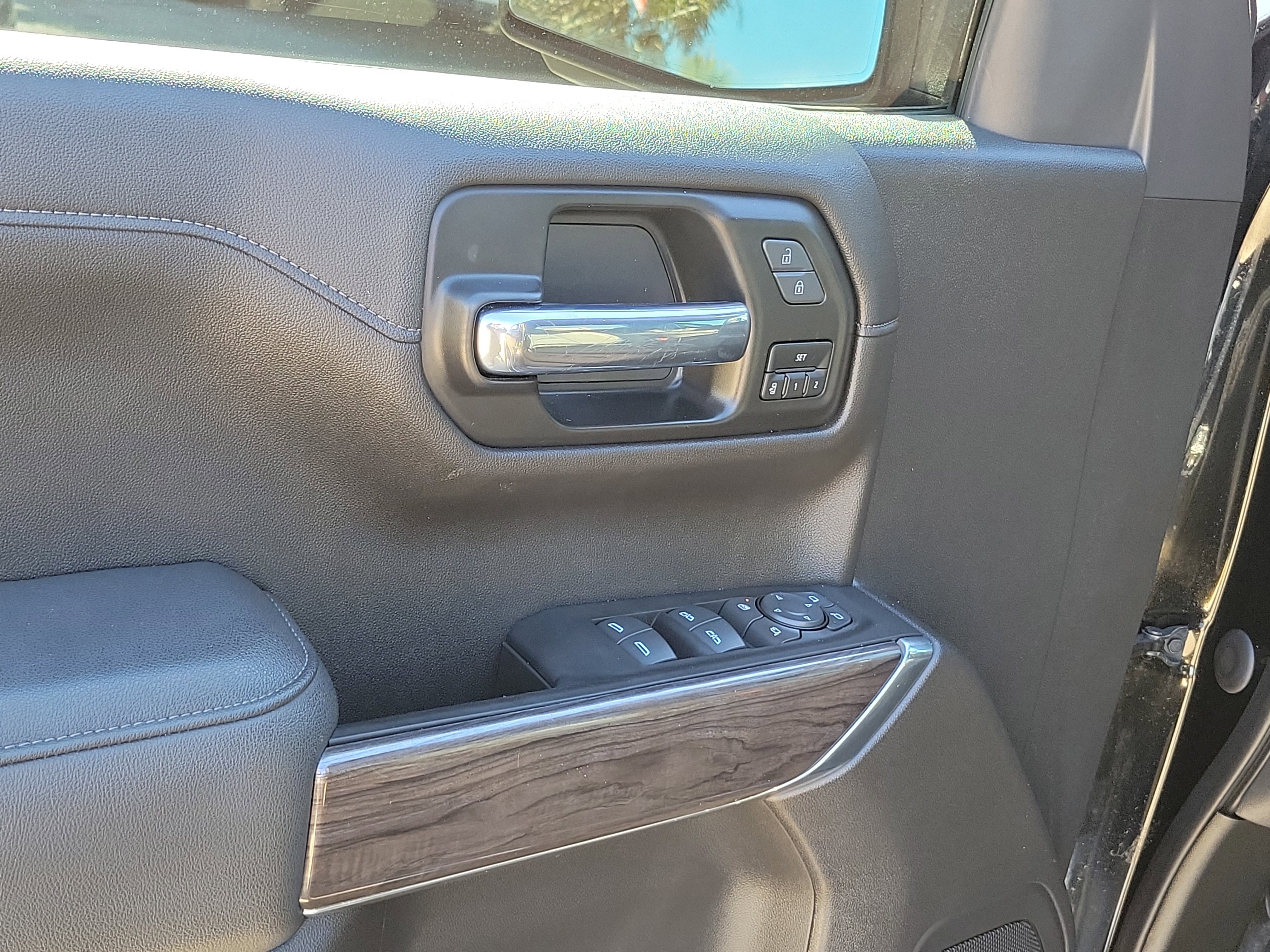 Used 2022 Chevrolet Silverado 1500 LTZ image 21