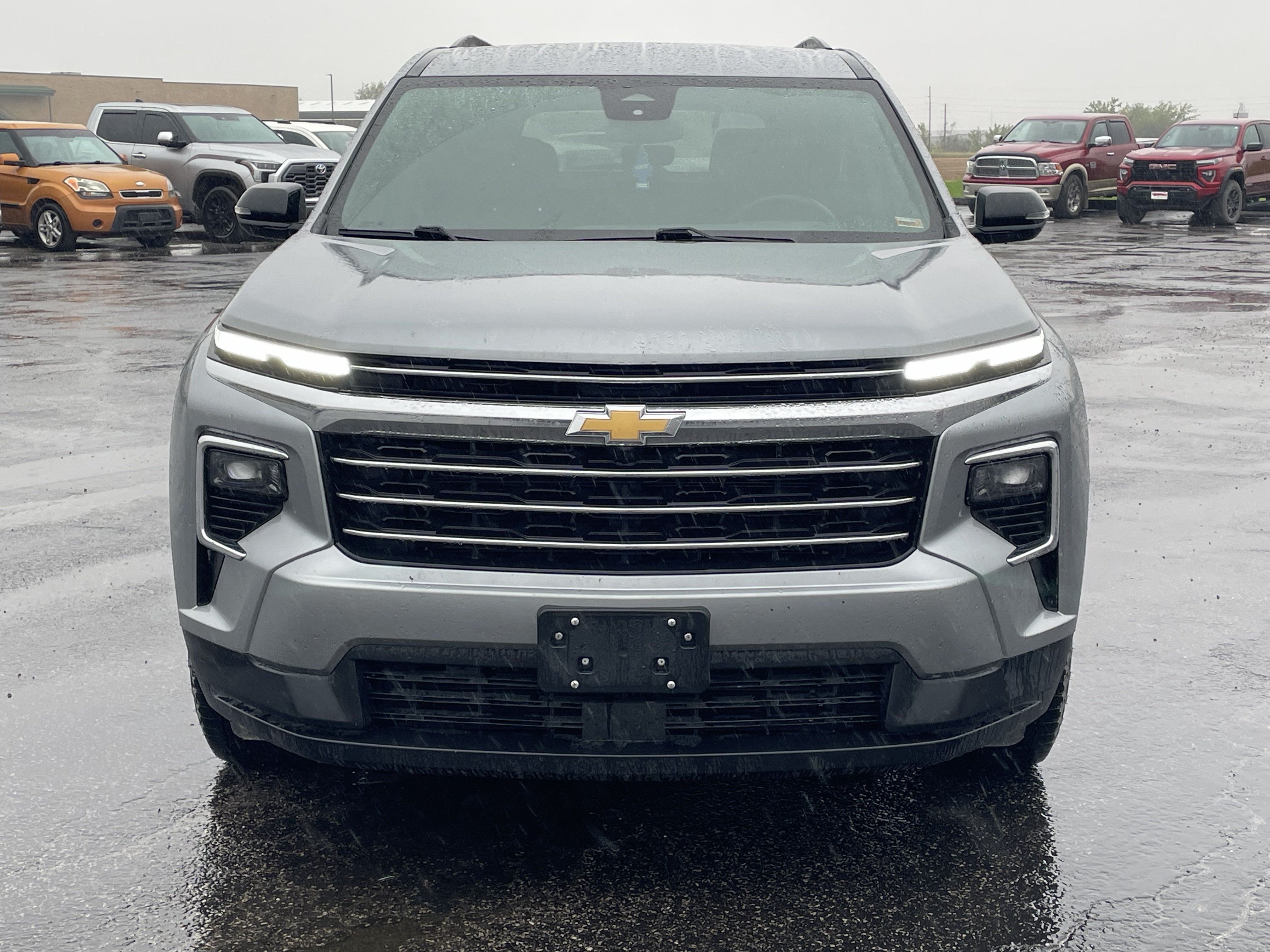 Used 2025 Chevrolet Traverse LT AWD/4WD image 9
